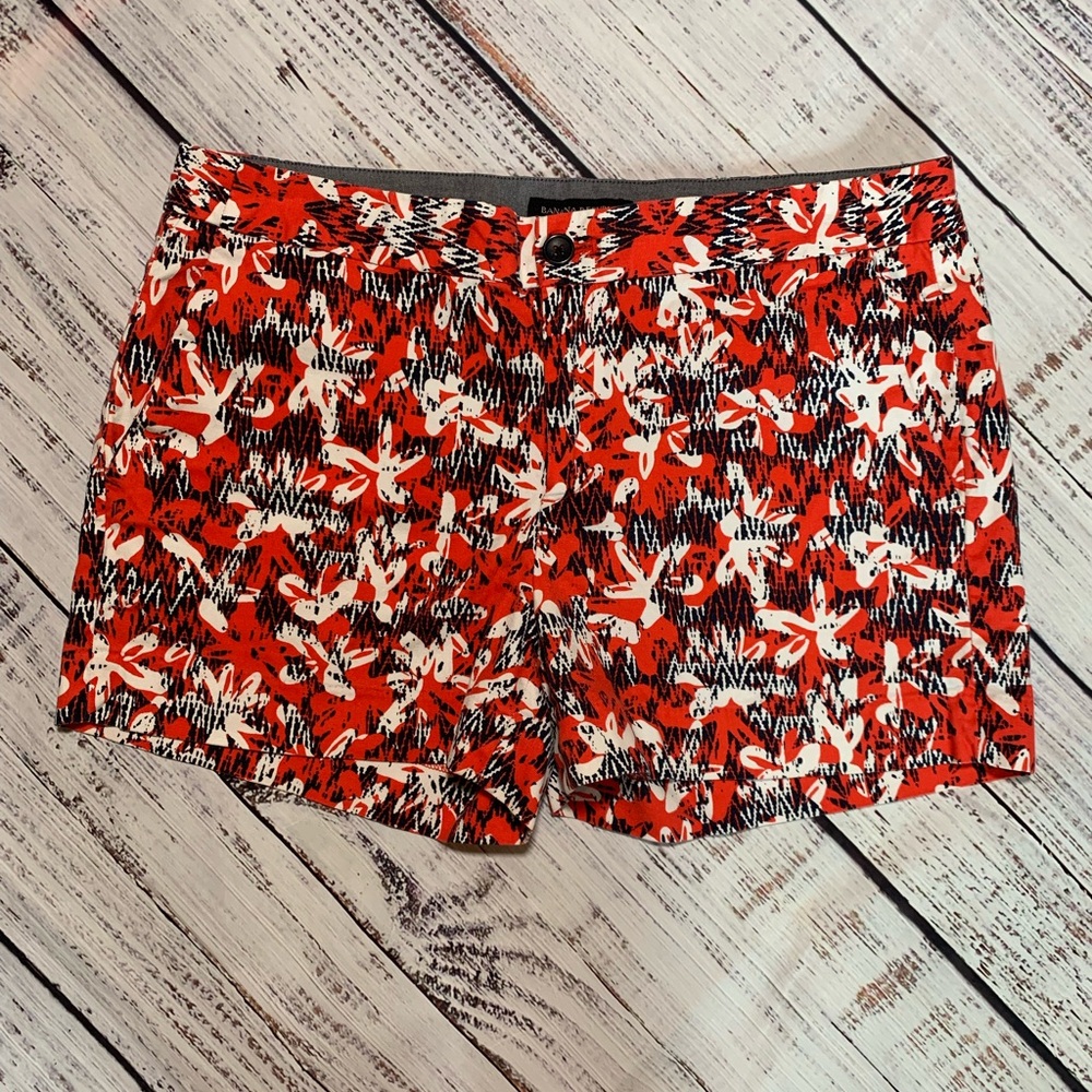 Banana Republic Hampton Fit floral blend shorts. Size 10